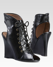 Stylish wedges are a wonderful spring shoe fashion trend