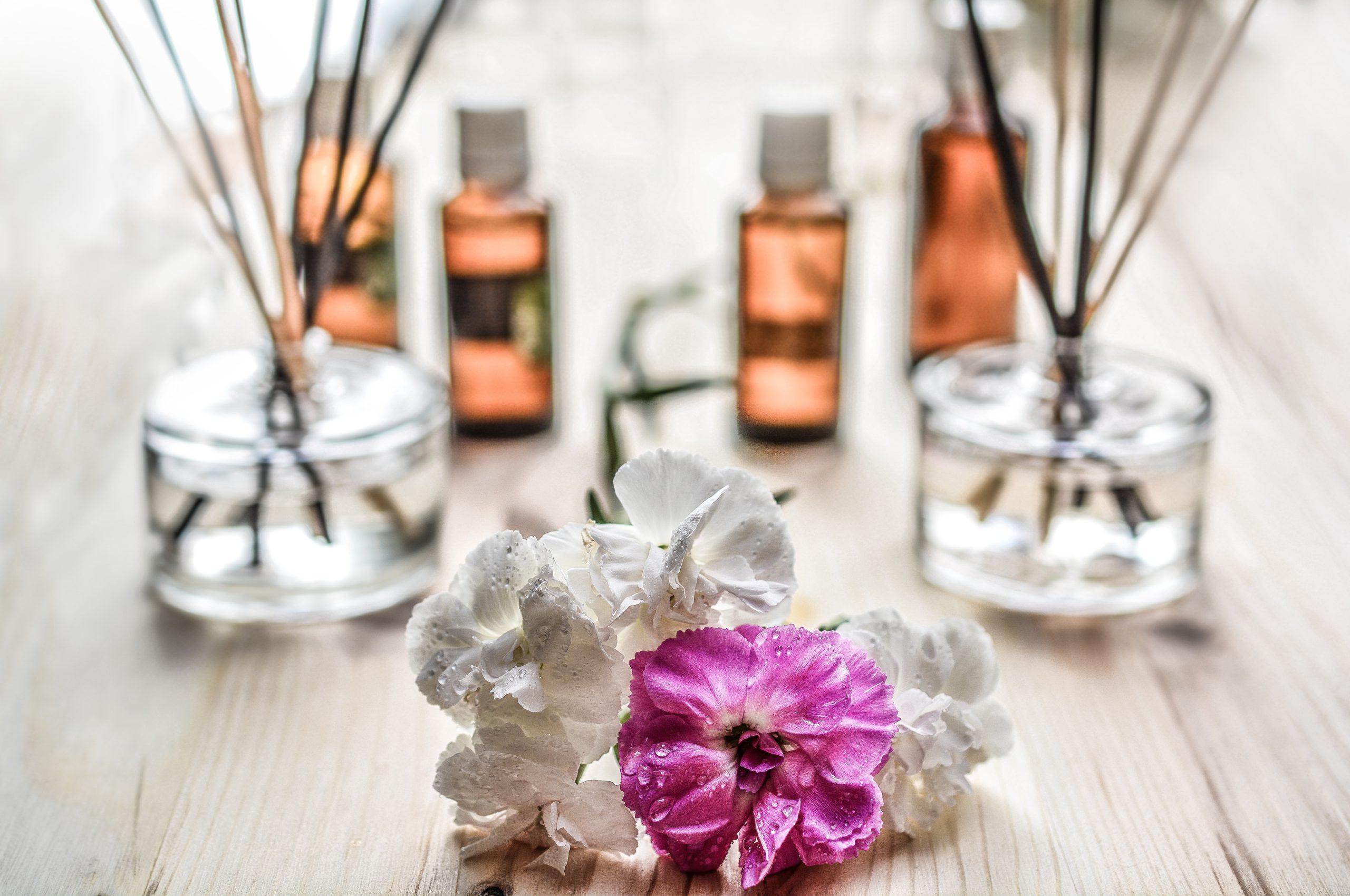 How to Use Essential Oils and Their Benefits
