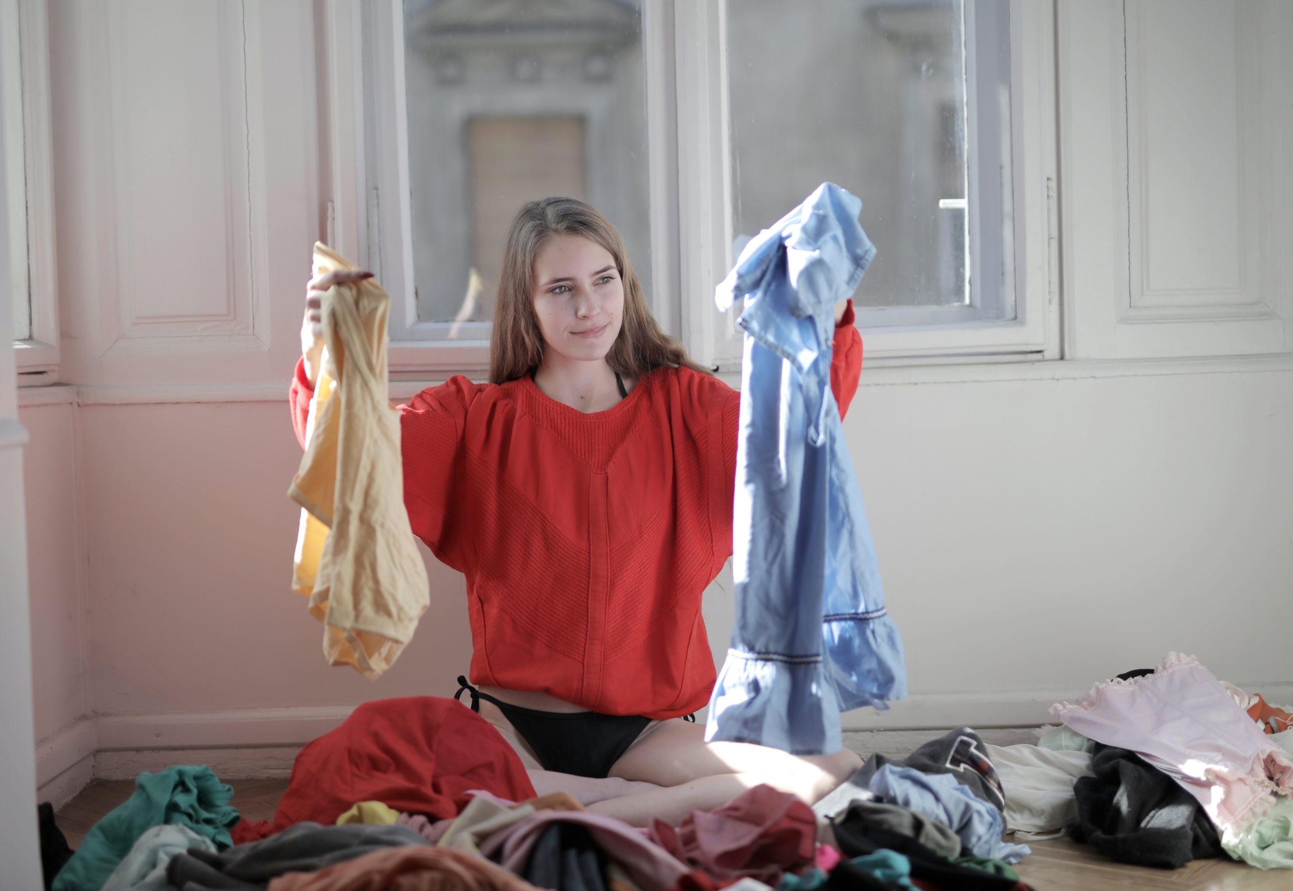 What is Wash and Wear Clothing: Quick Fashion Guide