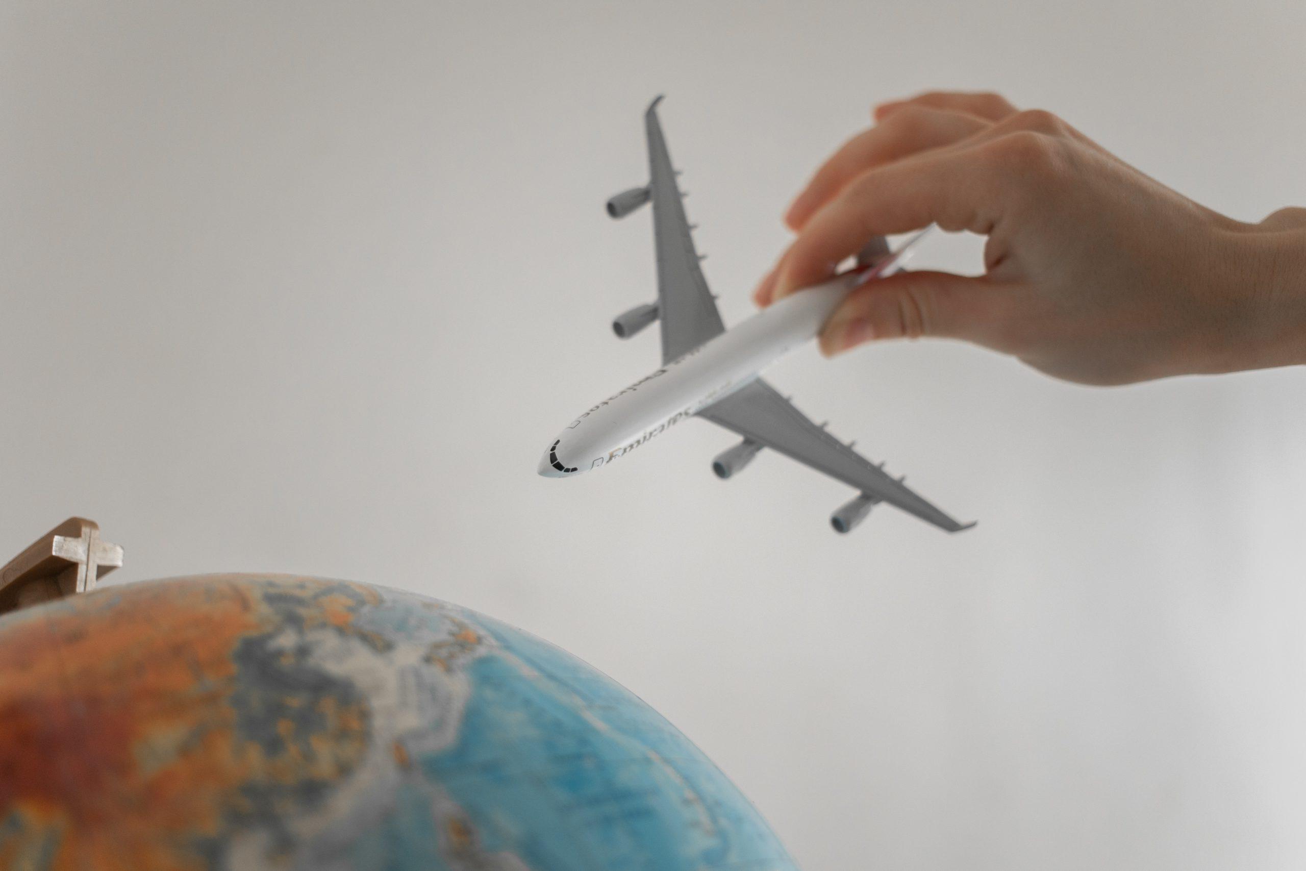 10 Impressive Gifts for Airplane Lovers You Know