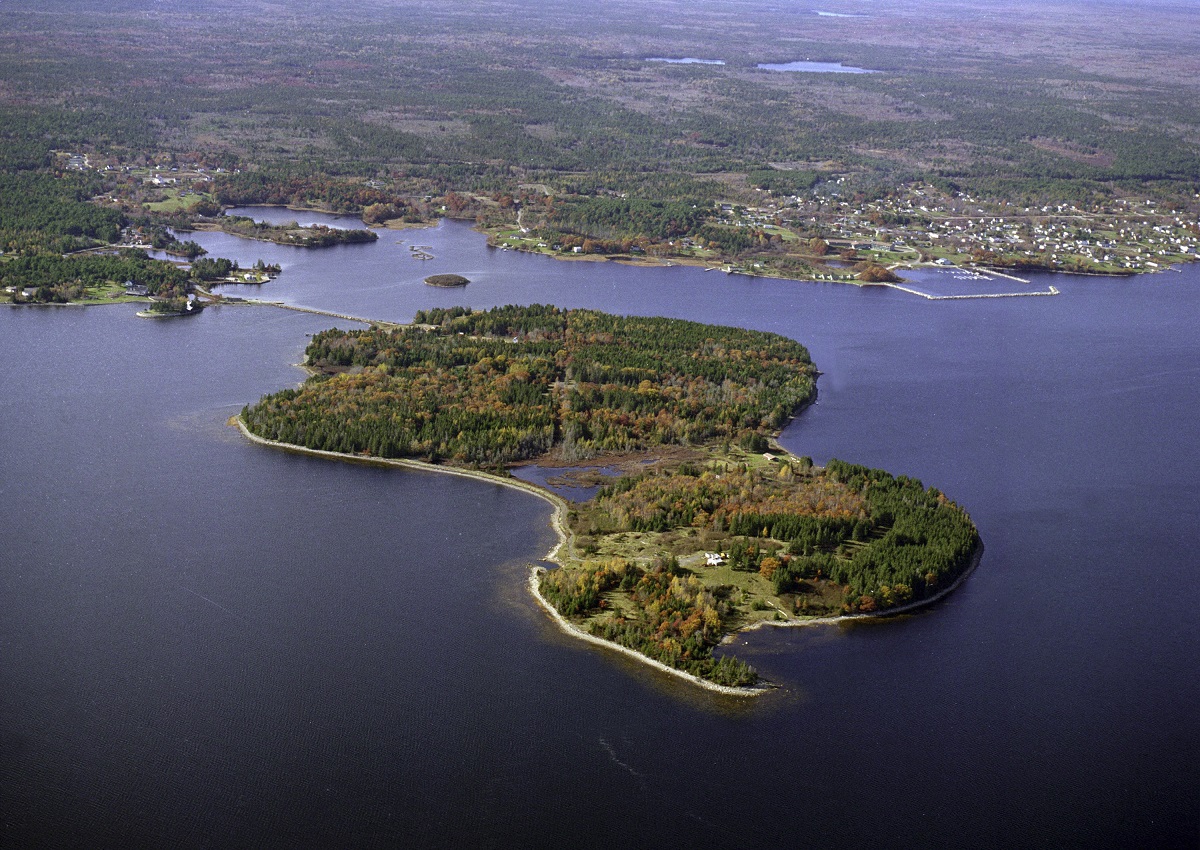 What is the mystery of Oak Island?