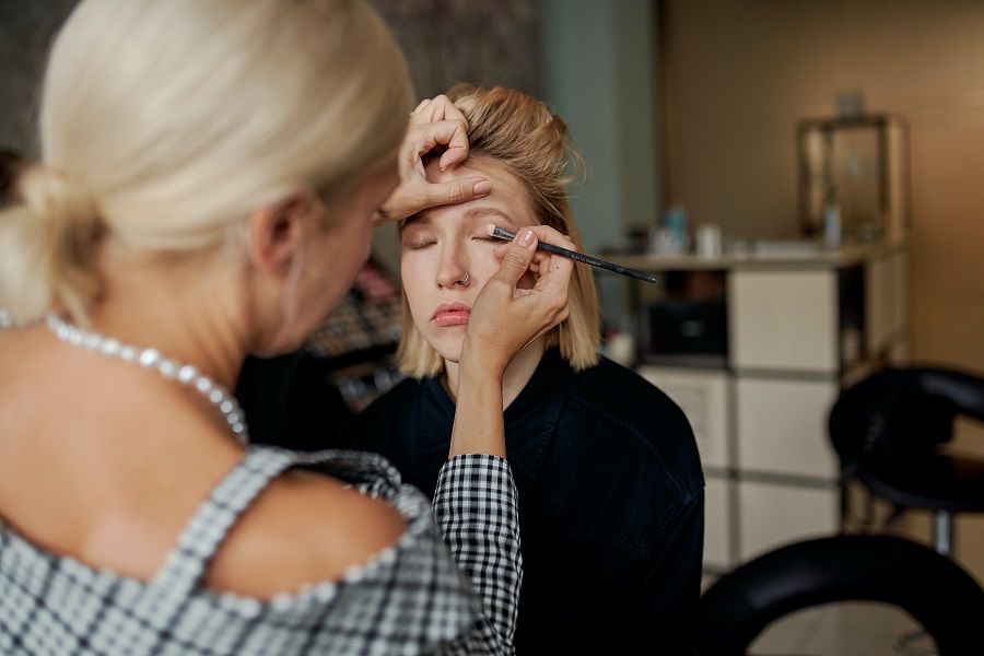 Eye makeup application Eye makeup application
